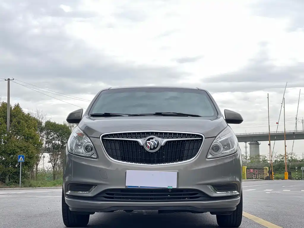 Buick GL8 2018 — фото 1
