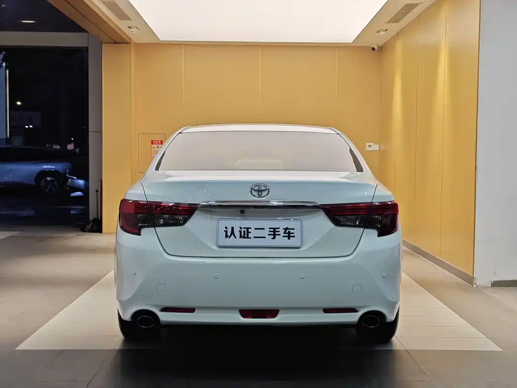 Toyota Reiz 2015 — фото 30