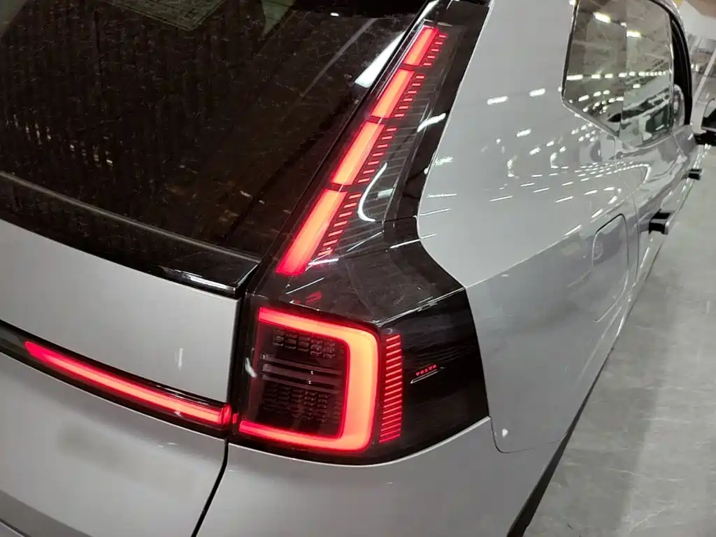Volvo XC70 Plug-In Hybrid 2025 — фото 8