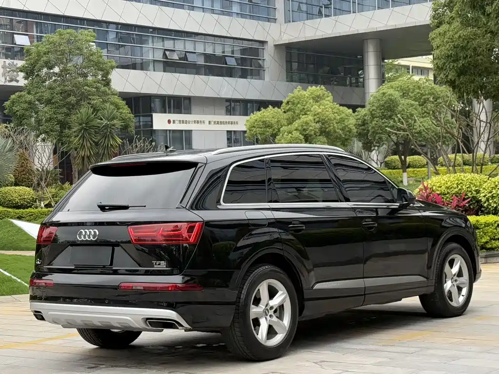 Audi Q7 2018 — фото 11