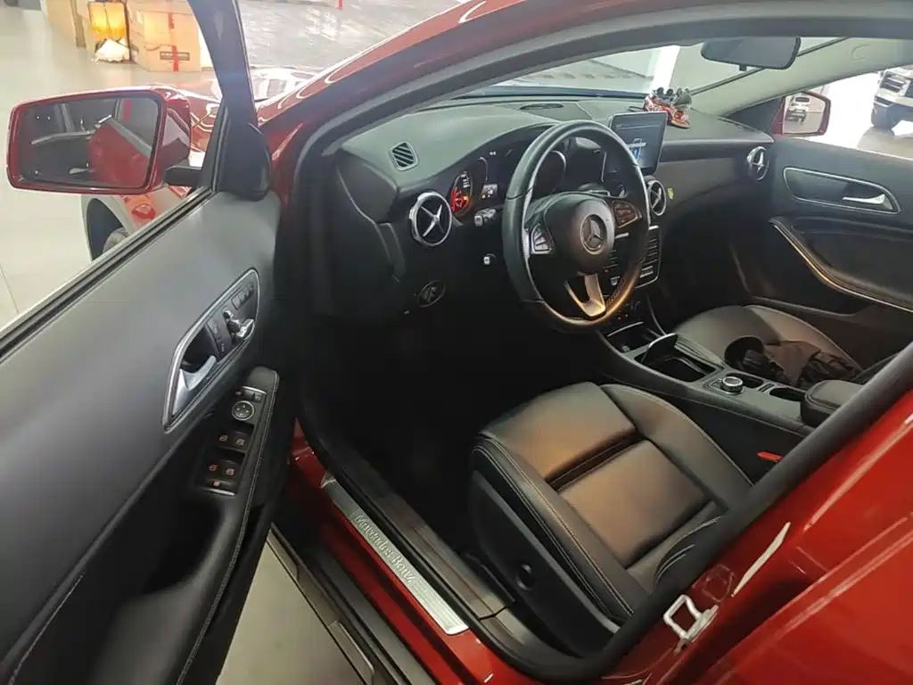 Mercedes-Benz GLA 2017 — фото 16