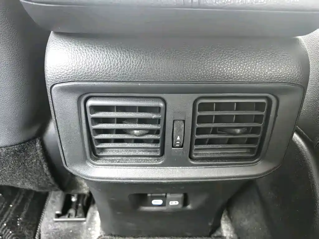 Toyota RAV4 2022 — фото 10
