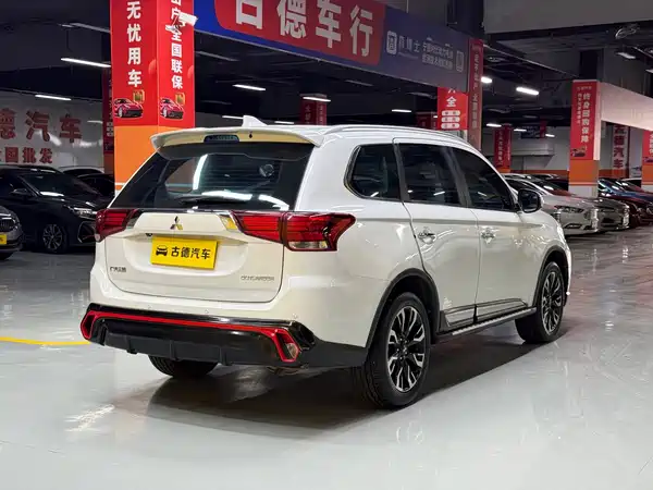 Mitsubishi Outlander 2020
