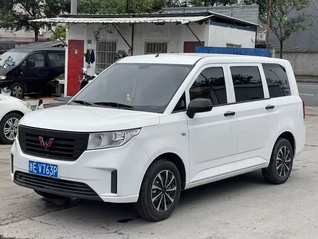 Wuling Hongguang PLUS 2023