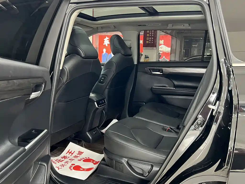 Toyota Highlander 2025 — фото 13