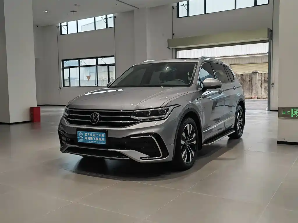 Volkswagen Tiguan L 2022 — фото 1