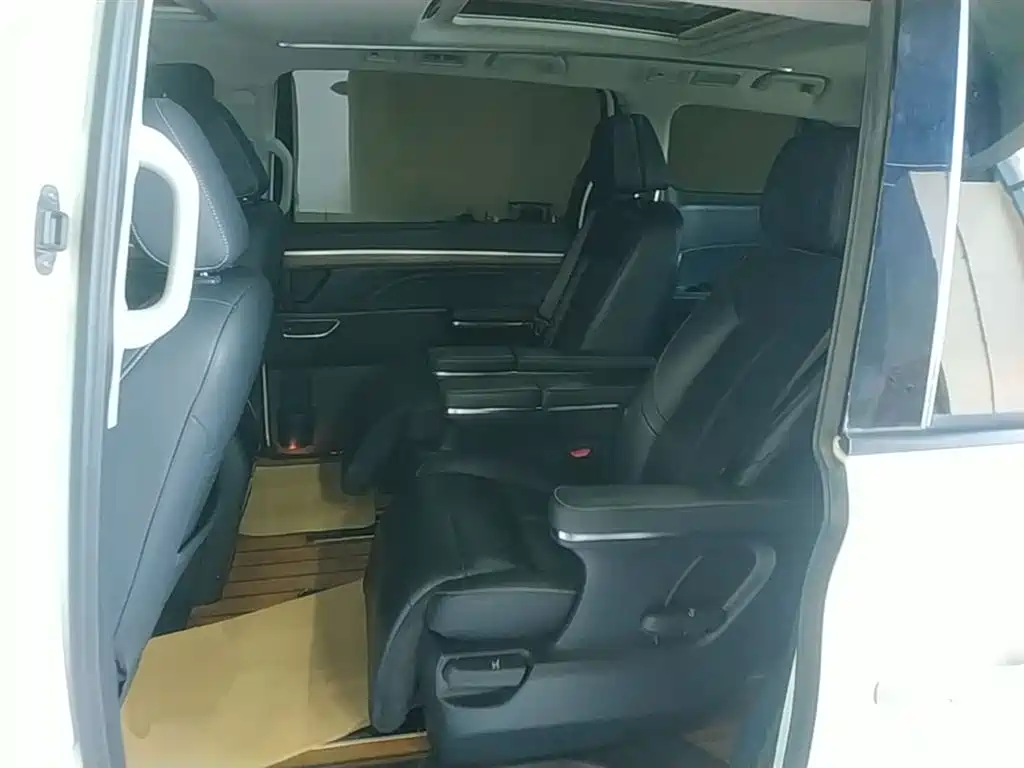 GAC Motor Trumpchi M8 2022 — фото 17