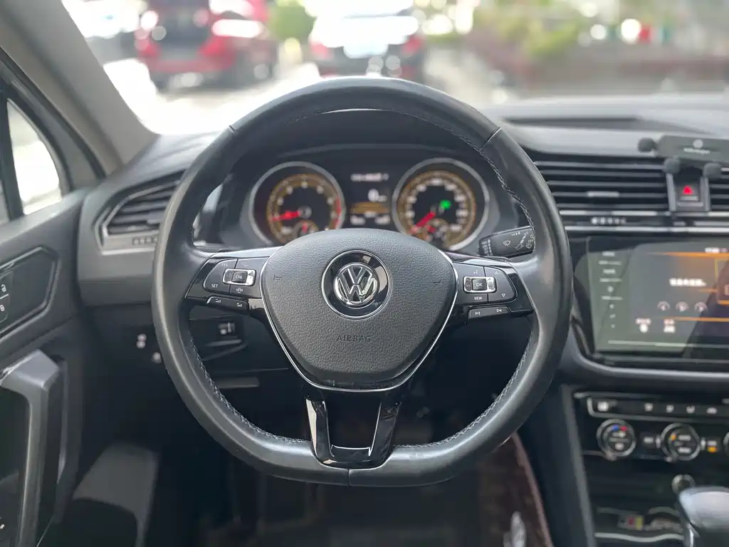 Volkswagen Tiguan L 2020 — фото 17