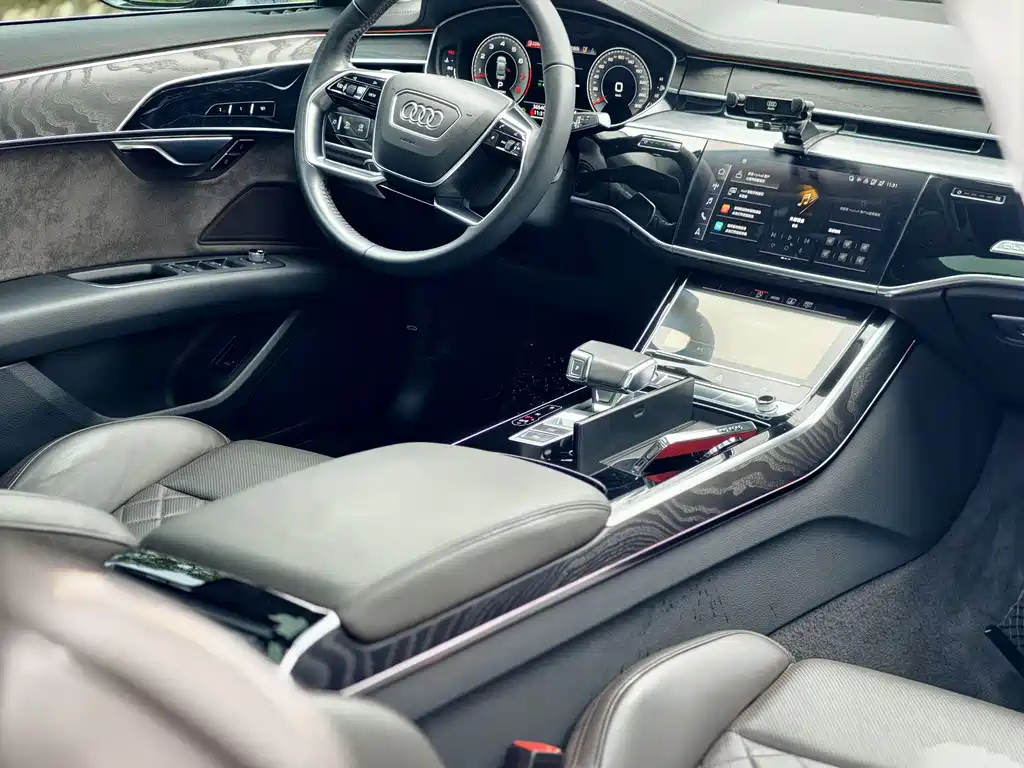 Audi A8 2021 — фото 11