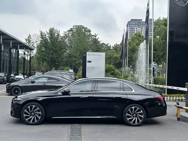 Mercedes-Benz E-Class 2024