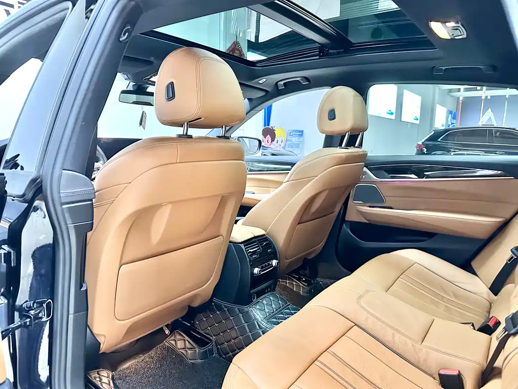 BMW 6 Series GT 2022 — фото 10