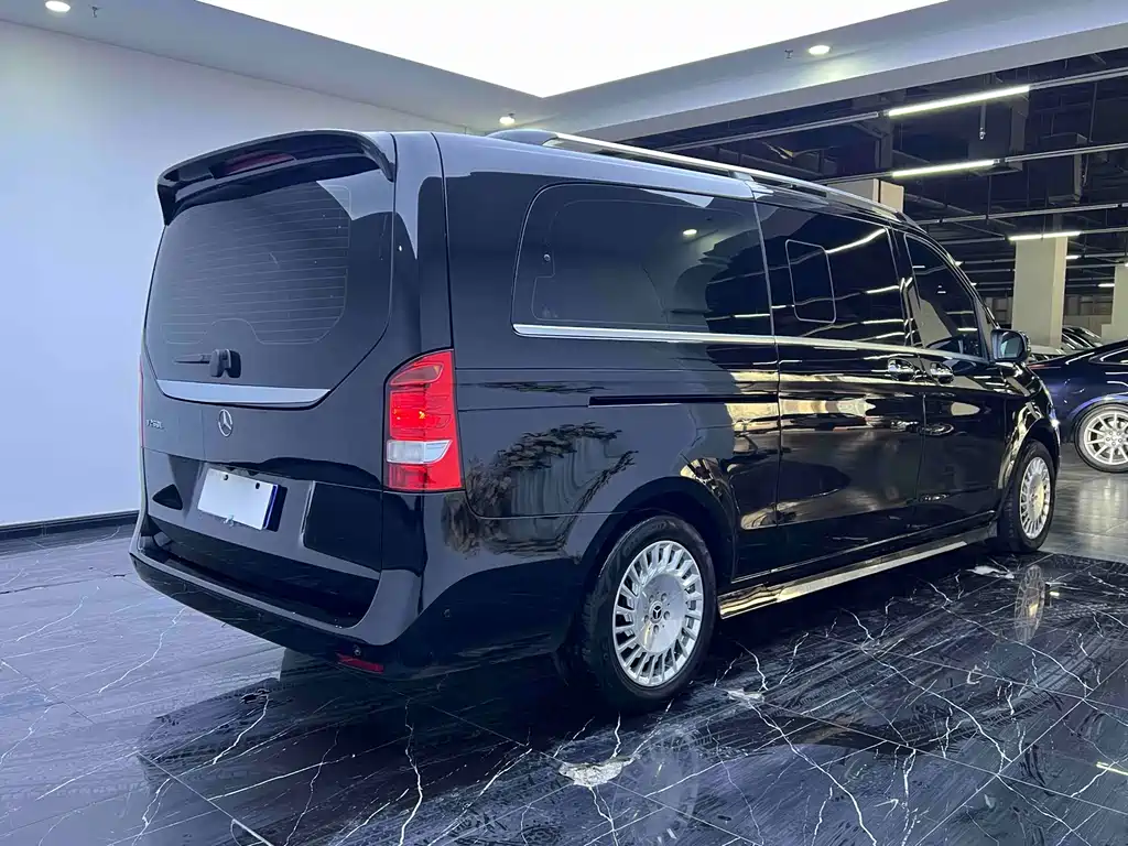 Mercedes-Benz V-Class 2020 — фото 19
