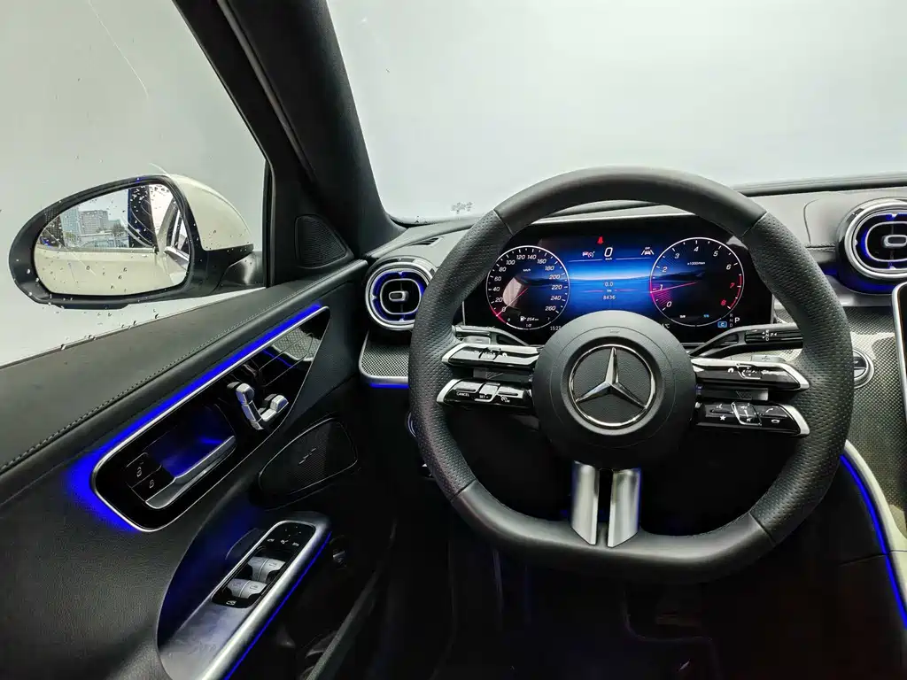 Mercedes-Benz C-Class 2024 — фото 9