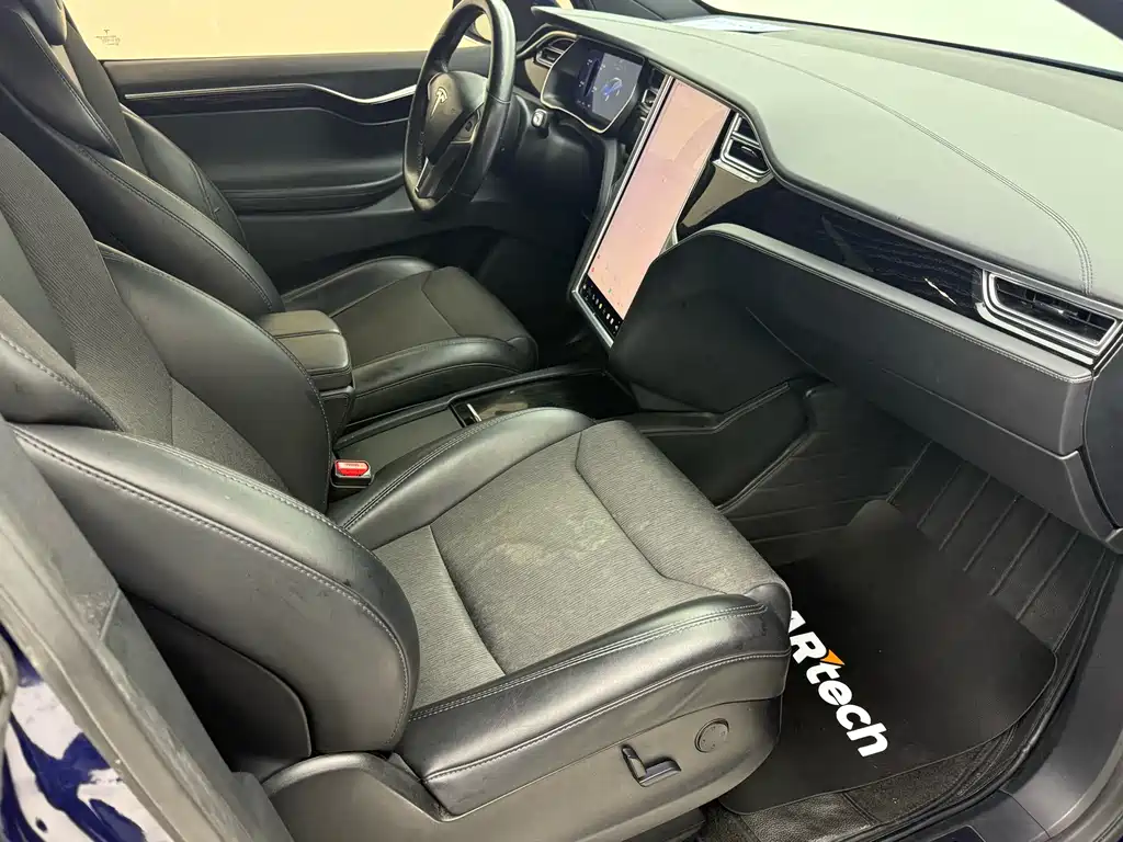 Tesla Model X 2018 — фото 12