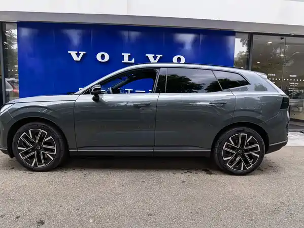 Volvo XC70 Plug-In Hybrid 2025