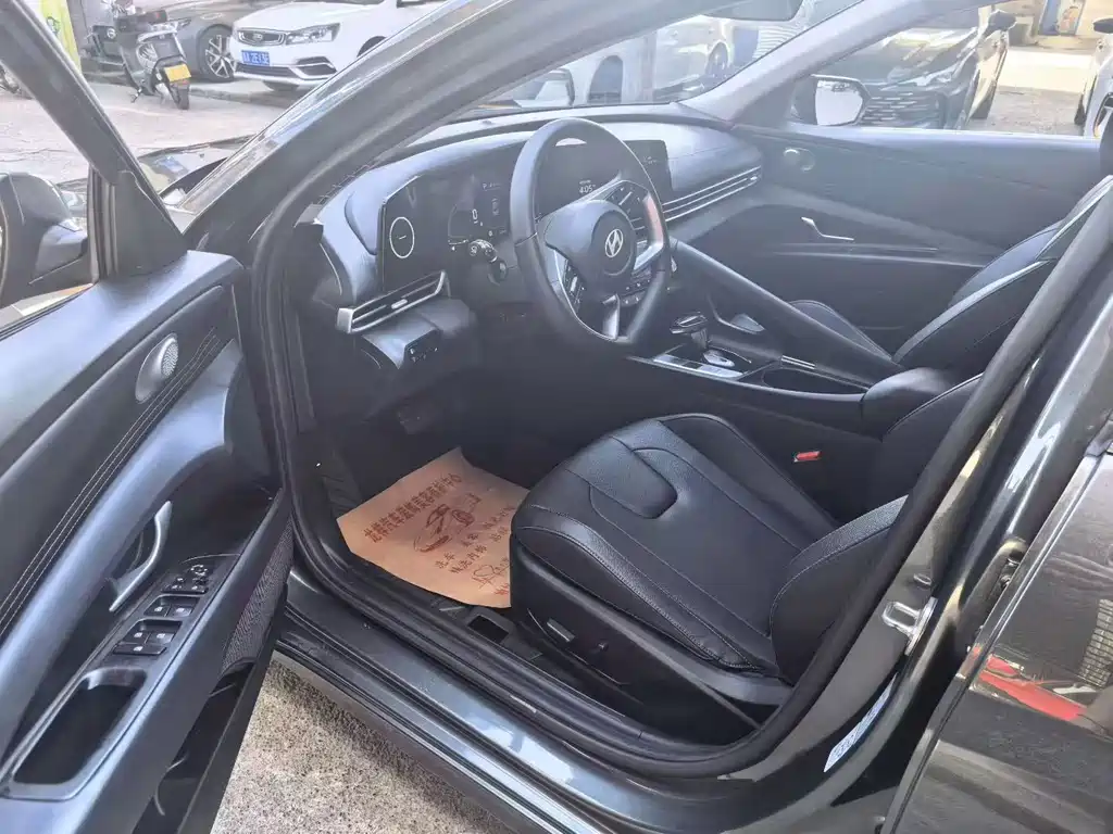 Hyundai Elantra 2024
