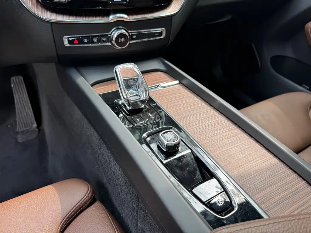 Volvo XC60 2021 — фото 11