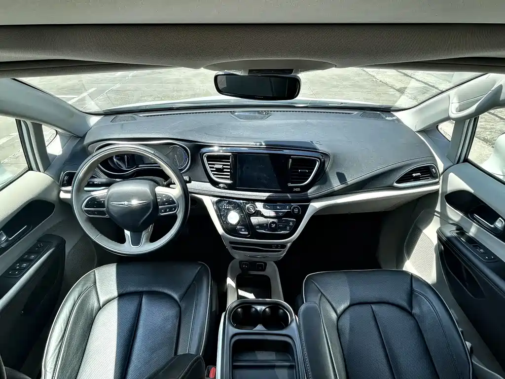 Chrysler Grand Voyager PHEV 2025 — фото 14