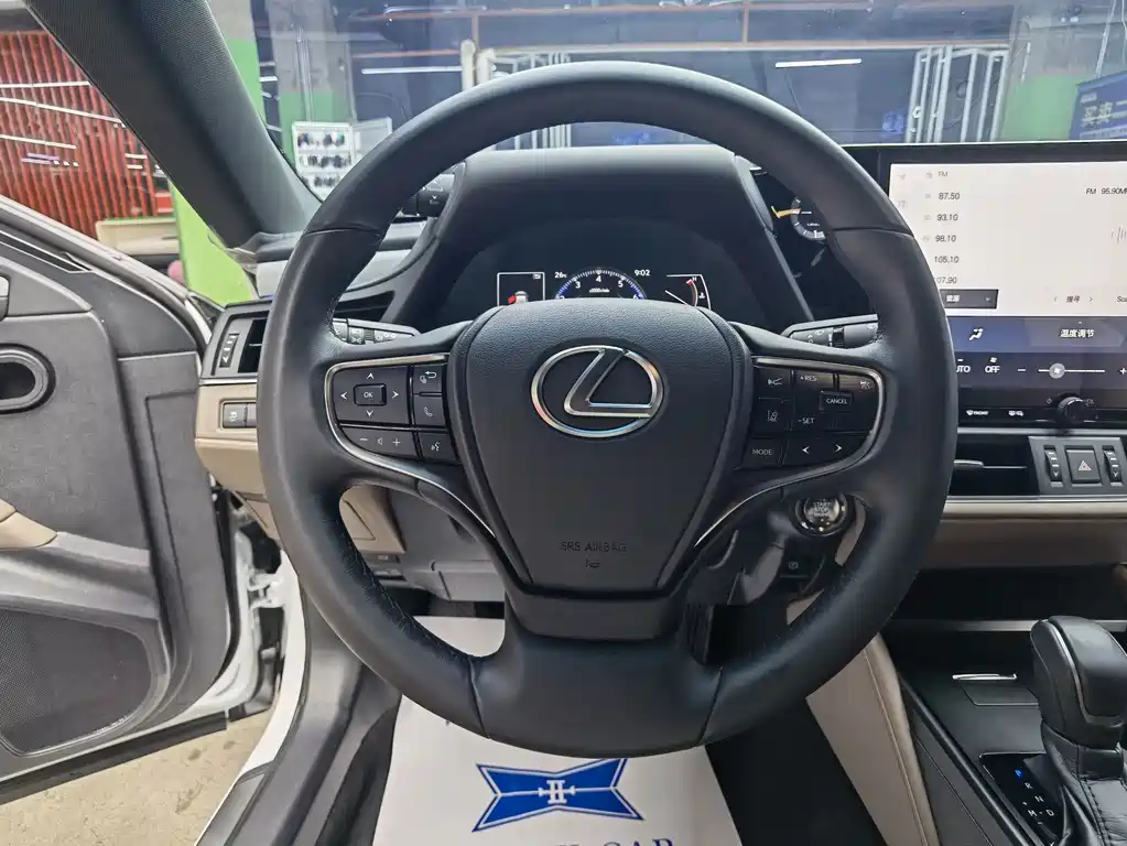 Lexus ES 2025 — фото 10