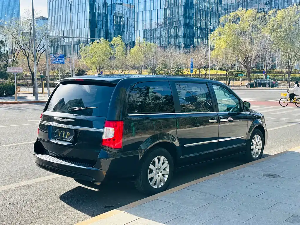 Chrysler Grand Voyager 2016 — фото 4