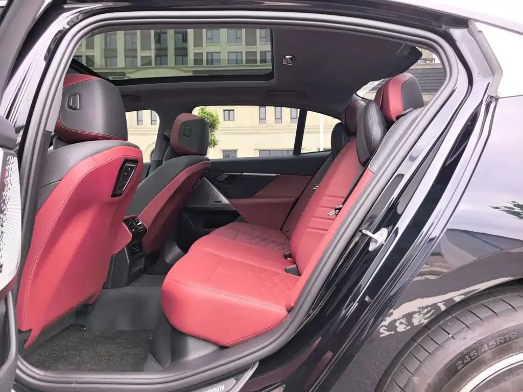BMW i5 2026 — фото 11