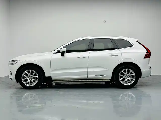 Volvo XC60 2021 — фото 8