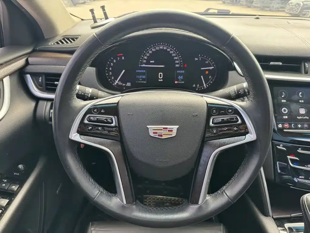 Cadillac XTS 2017 — фото 11