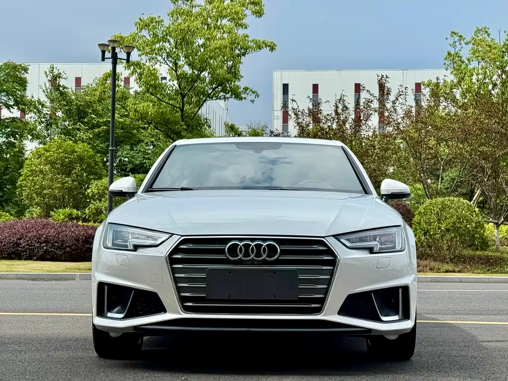 Audi A4L 2019 — фото 2