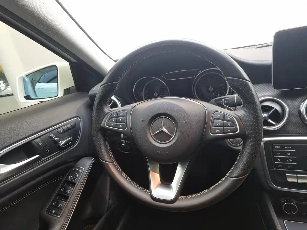 Mercedes-Benz GLA 2018 — фото 2