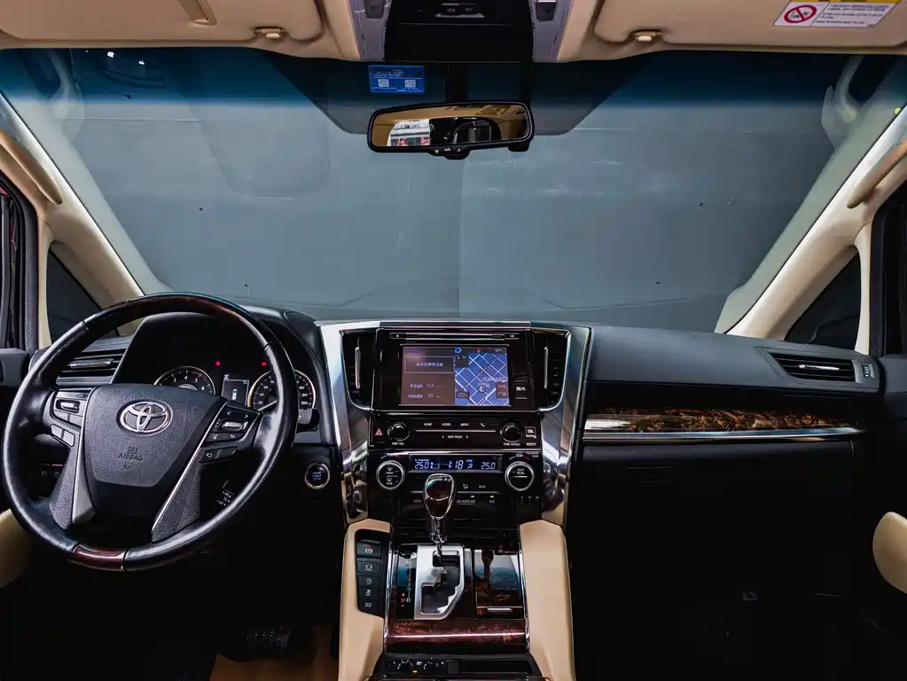 Toyota Alphard 2018 — фото 11
