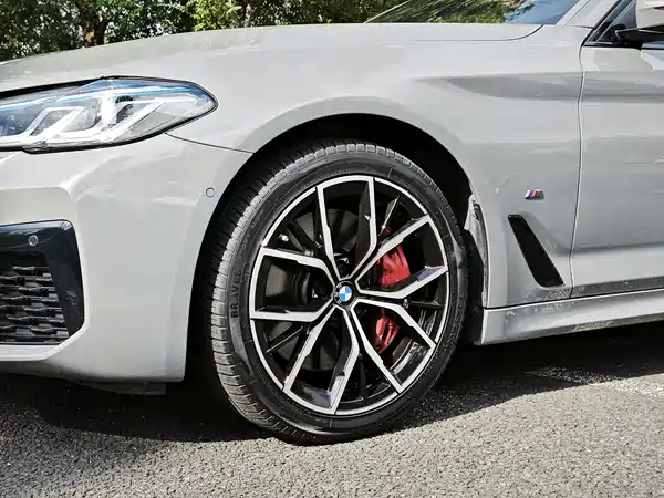 BMW 5 Series 2021