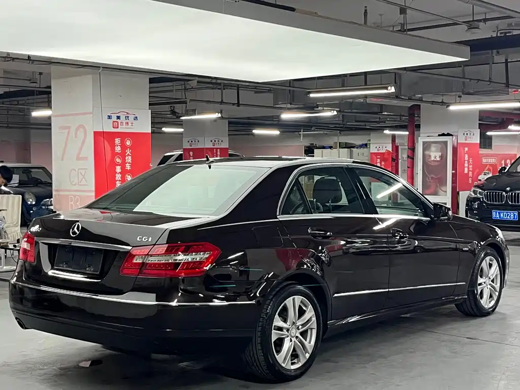 Mercedes-Benz E-Class 2011 — фото 4