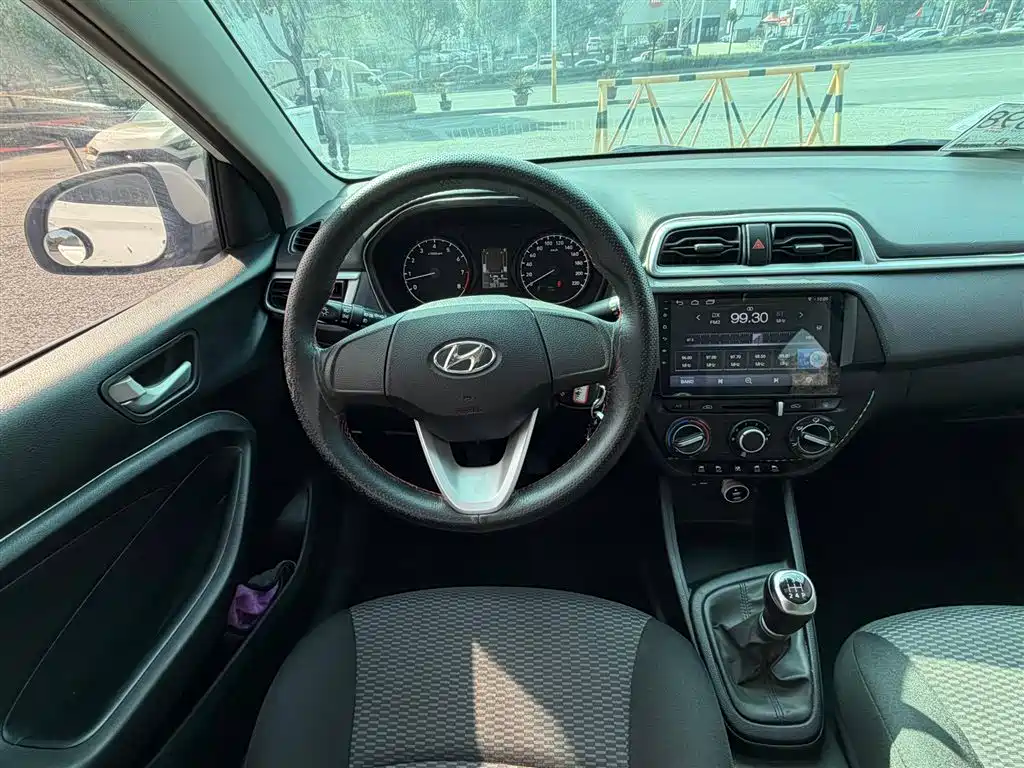 Hyundai Verna 2017 — фото 8