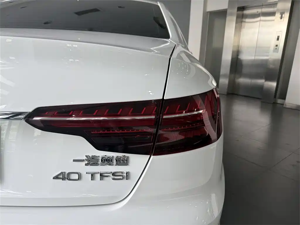 Audi A4L 2022 — фото 13