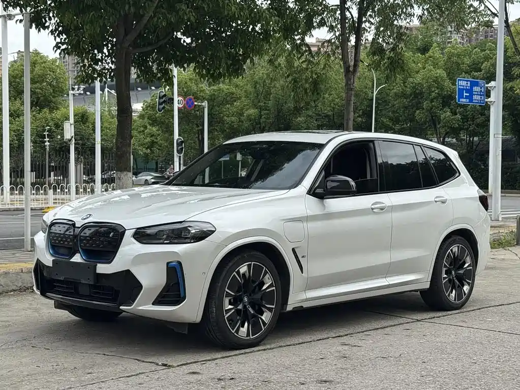 BMW iX3 2022