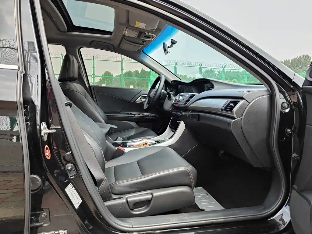Honda Accord 2017 — фото 10