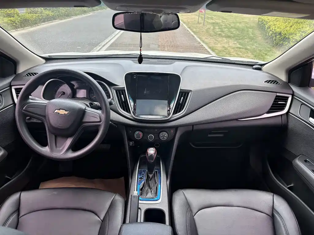 Chevrolet Cavalier 2018 — фото 14