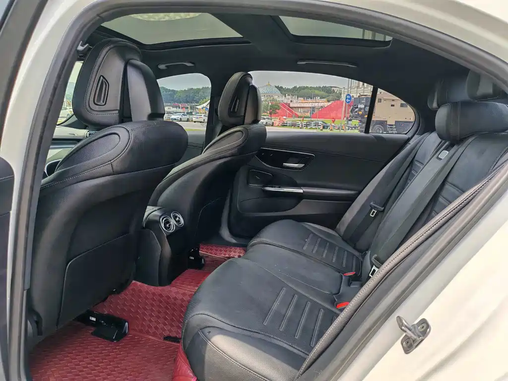 Mercedes-Benz C-Class 2023 — фото 11