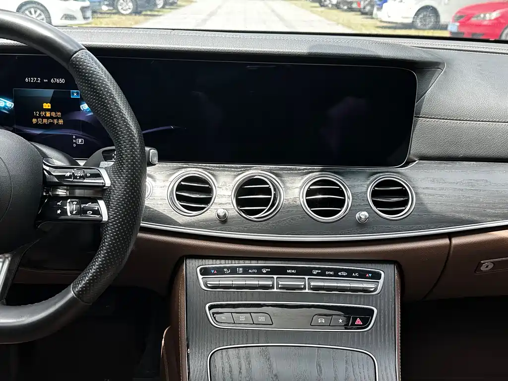 Mercedes-Benz E-Class 2023 — фото 7