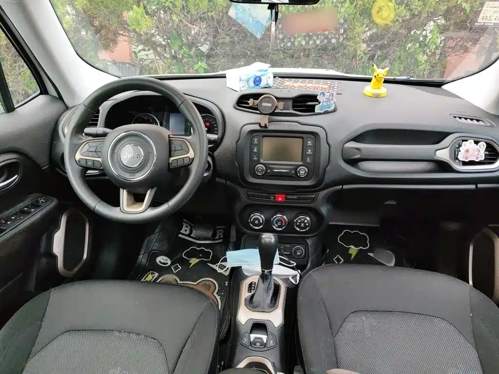 Jeep Renegade 2018 — фото 13