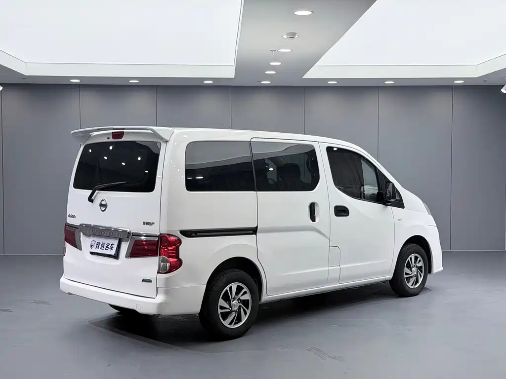 Nissan NV200 2017 — фото 6