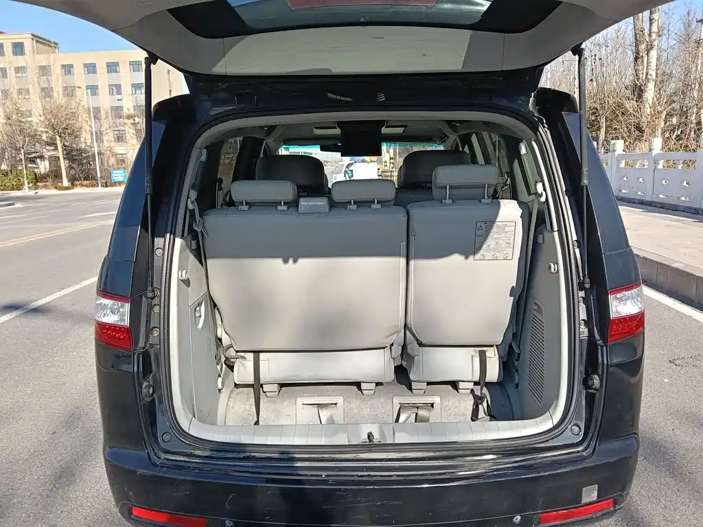 Luxgen Big 7 MPV 2013 — фото 19
