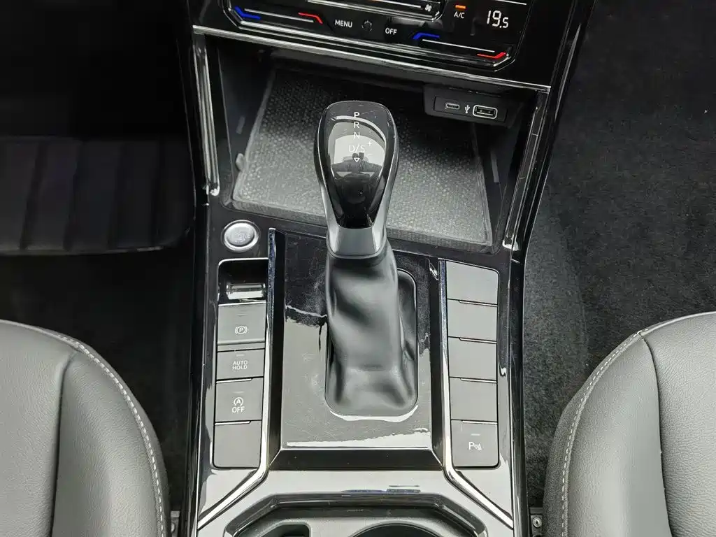 Volkswagen Passat 2021 — фото 13