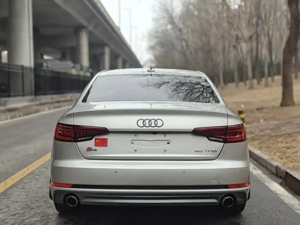 Audi A4L 2018 — фото 7