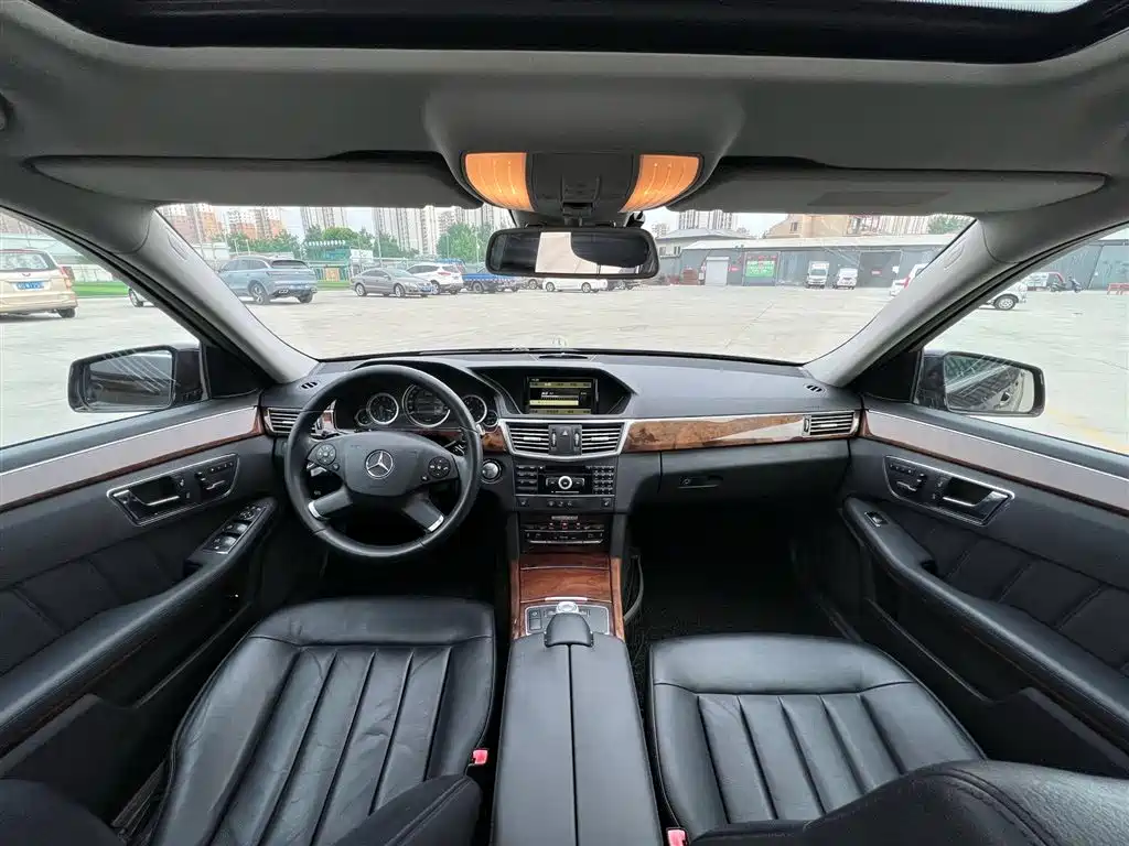 Mercedes-Benz E-Class 2011 — фото 11