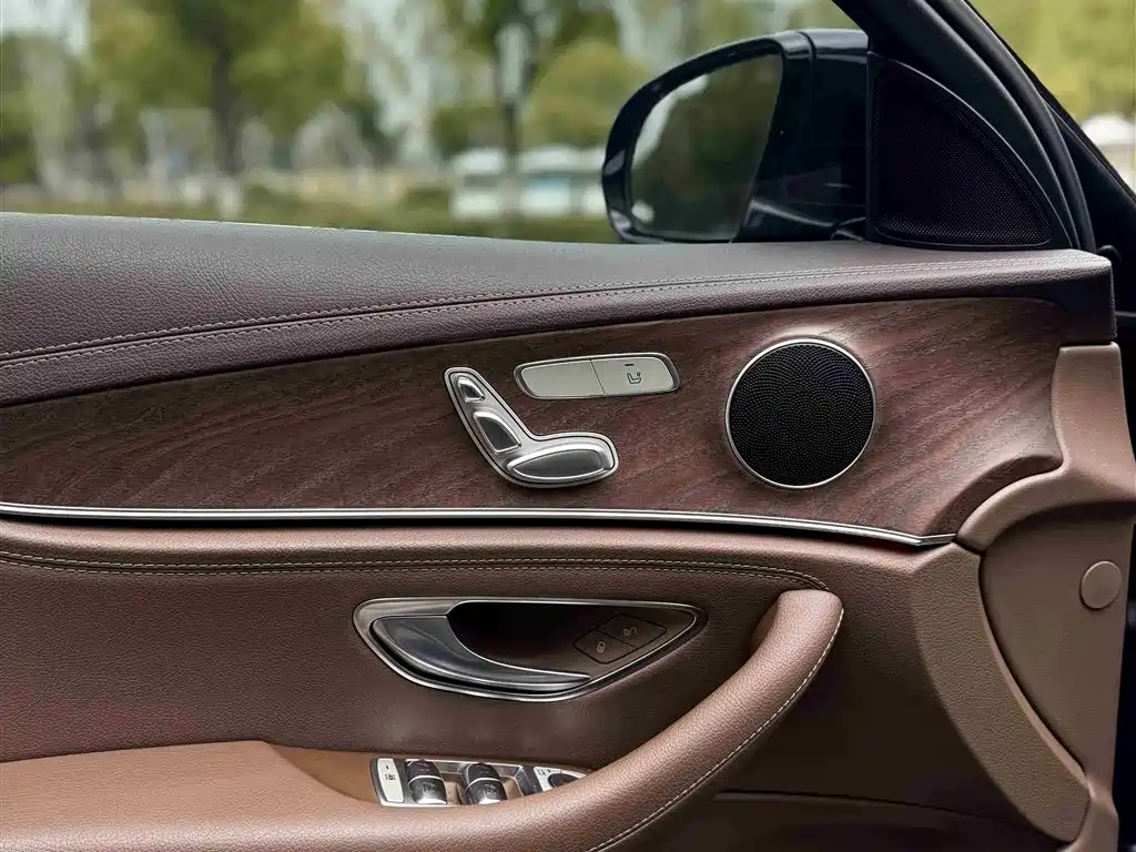 Mercedes-Benz E-Class 2019 — фото 11