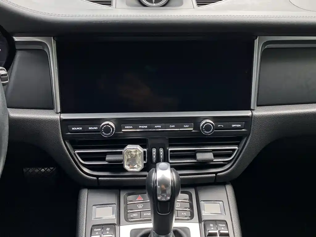 Porsche Macan 2019 — фото 16