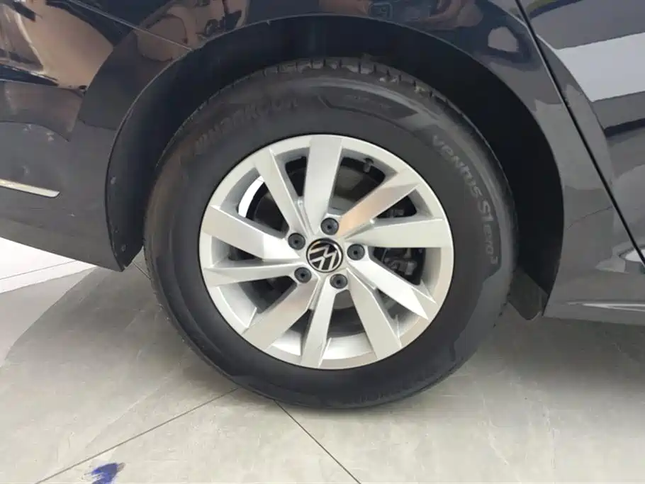 Volkswagen Passat 2025