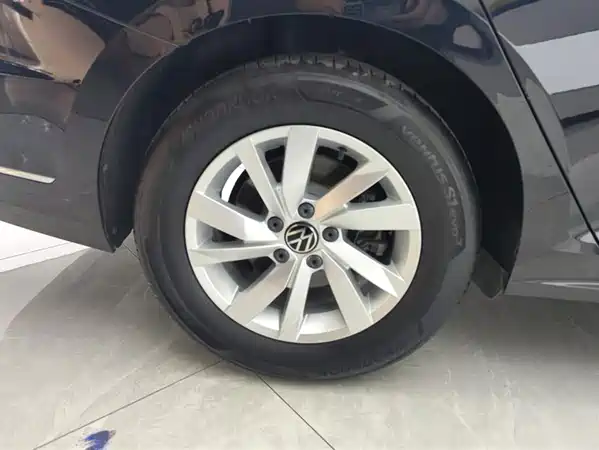Volkswagen Passat 2025