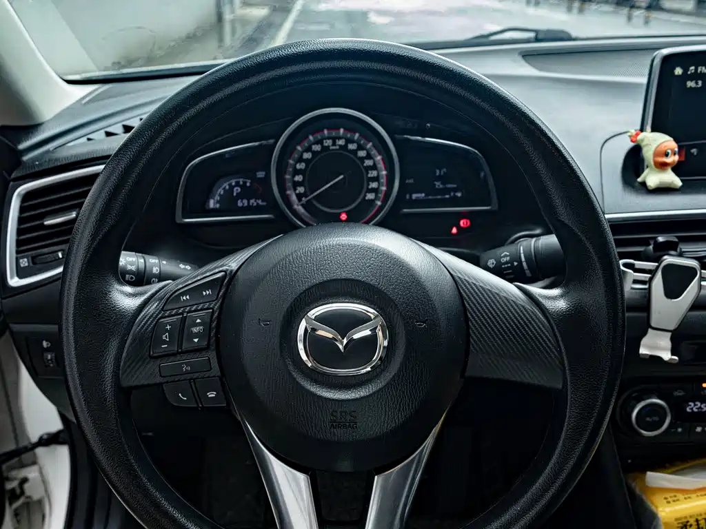 Mazda 3 Axela 2016 — фото 5